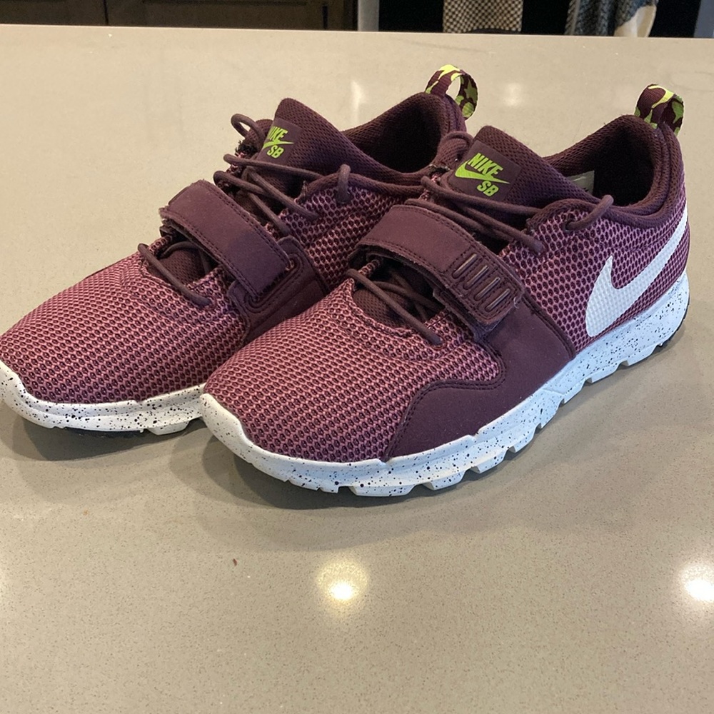 Nike TRAINERENDOR Merlot Low Textile Trainer
